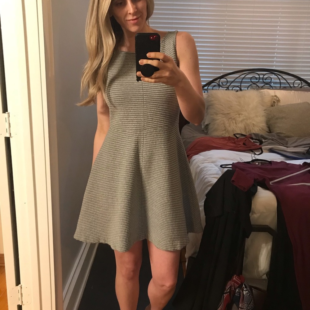 Loft Gray beautiful dress never worn 💛